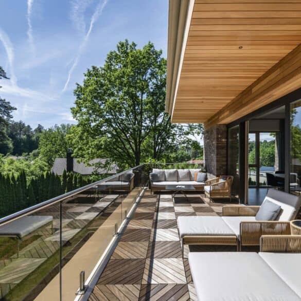 115 m² buto interjeras: terasa su pasakišku vaizdu į pušyną