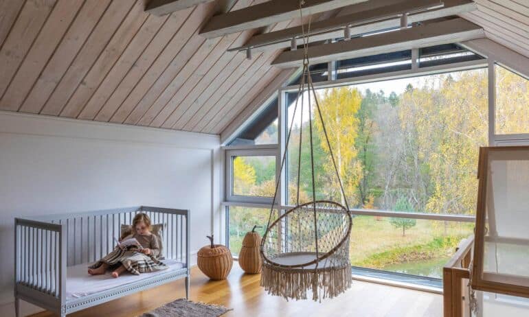 115 m² renovuoto sodo namelio interjeras: namuko atmosferą kuria ne daiktai