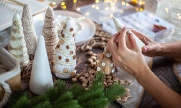 2022 metų Kalėdų tendencijos: nostalgijos dvelksmas ir tradicinės spalvos
