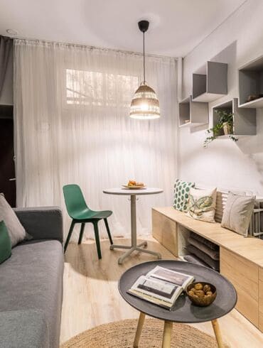 33 m² buvęs biuras virto jaukiais namais miesto širdyje