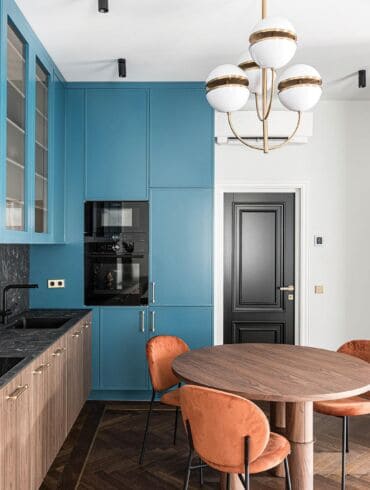 54 m² buto Vilniuje interjeras: art deco atspindžiai