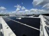 Ant naujojo Vilniaus oro uosto išvykimo terminalo stogo sumontuoti saulės energijos moduliai