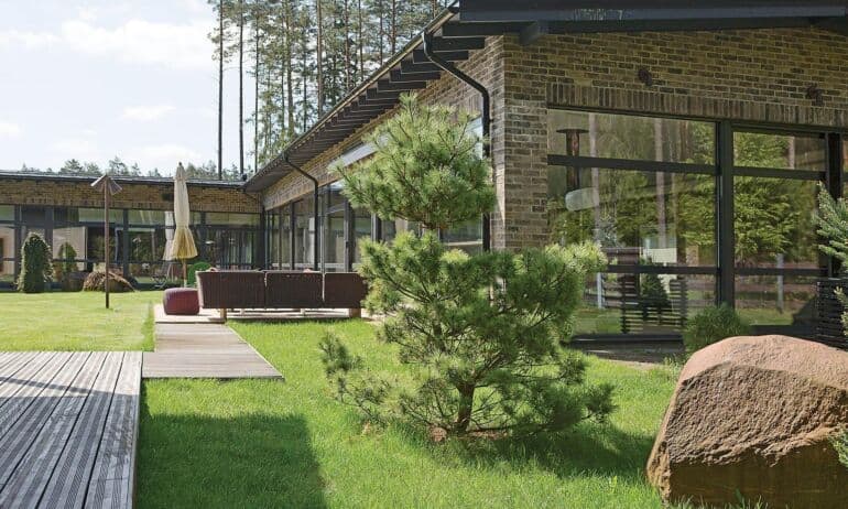 Aplinka Vilniaus priemiestyje: stilių padiktavo miškas