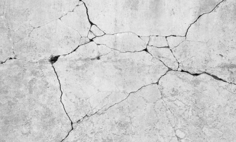 Betono plyšiai: kaip su jais susidoroti
