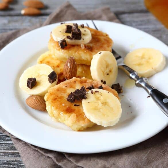 Blynai su graikiniais riešutais ir bananais