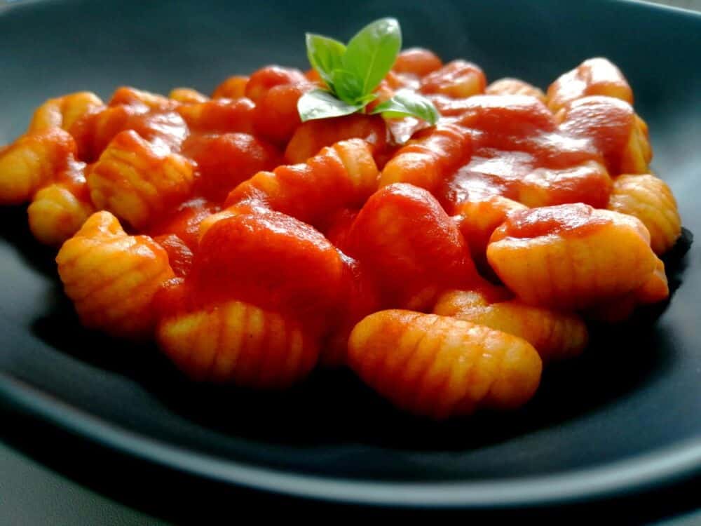 Burnoje tirpstantiems pietums - itališki „gnocchi“