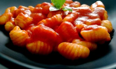 Burnoje tirpstantiems pietums - itališki „gnocchi“