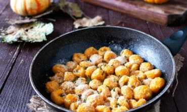 Burnoje tirpstantys rudeniniai „gnocchi“ su moliūgais
