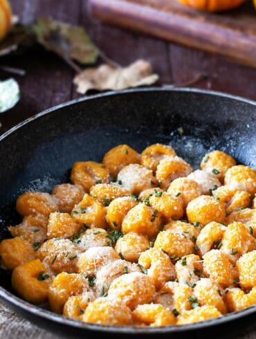 Burnoje tirpstantys rudeniniai „gnocchi“ su moliūgais