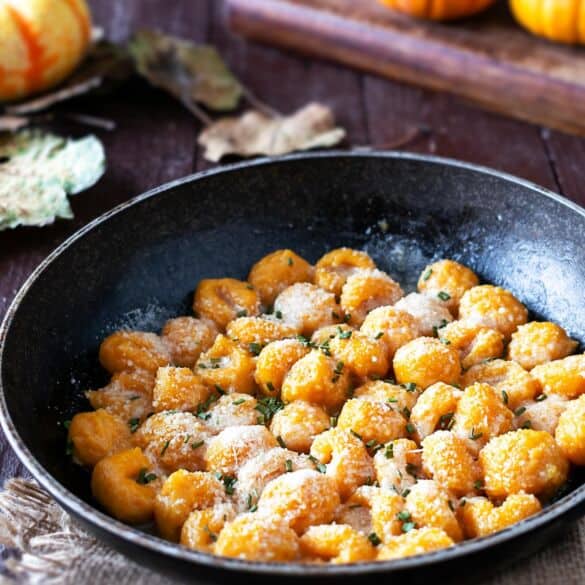 Burnoje tirpstantys rudeniniai „gnocchi“ su moliūgais