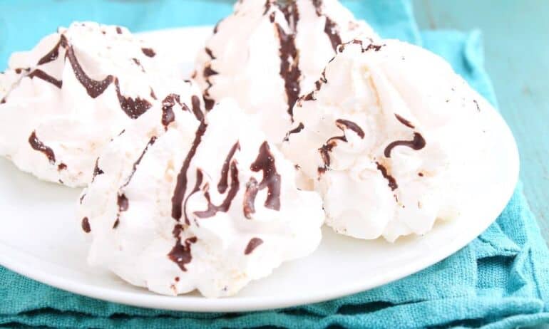 Desertas „Ana Pavlova“ su šokoladu