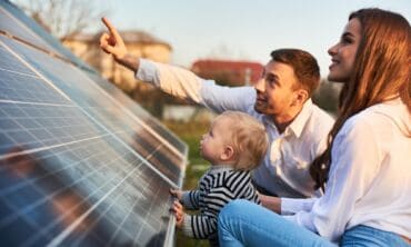 Ekspertai atsako: ką butų gyventojams reikia žinoti apie nutolusias saulės elektrines