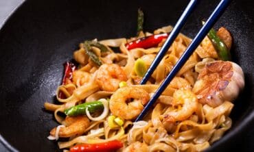 Greita ir skani vakarienė per 5 minutes: 3 „wok“ paruoštukų receptai