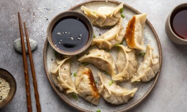 Gūsis Rytų egzotikos: aštrūs kiniški gyoza su kalakutiena
