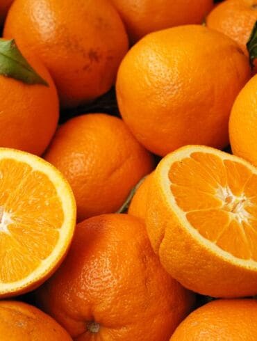 Išradingi ir itin veiksmingi apelsinų panaudojimo buityje būdai + Malagos salotų su menke ir apelsinais receptas