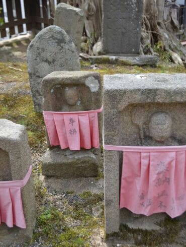 Japoniškų ir lietuviškų kapinių panašumai bei skirtumai