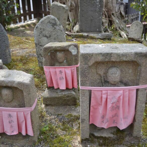 Japoniškų ir lietuviškų kapinių panašumai bei skirtumai