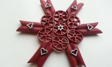 Kaip sukurti papuošimus eglutei iš makaronų?