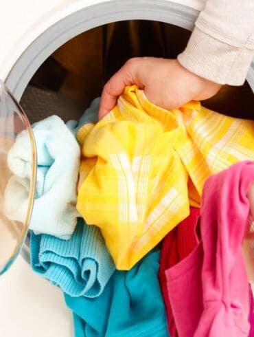 Kiek galima skalbyklėje laikyti drėgnus skalbinius ir ką daryti