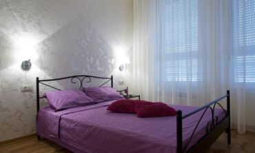 Kompromisai interjere: kaip mažą miegamąjį paversti jaukia ir praktiška zona