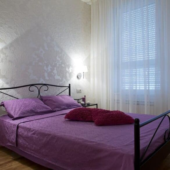 Kompromisai interjere: kaip mažą miegamąjį paversti jaukia ir praktiška zona
