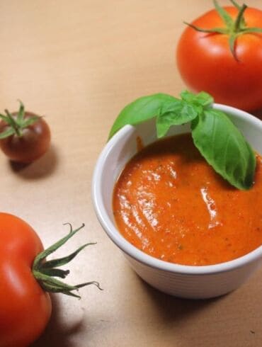 Konservuojame žiemai: pomidorų padažas su bazilikais