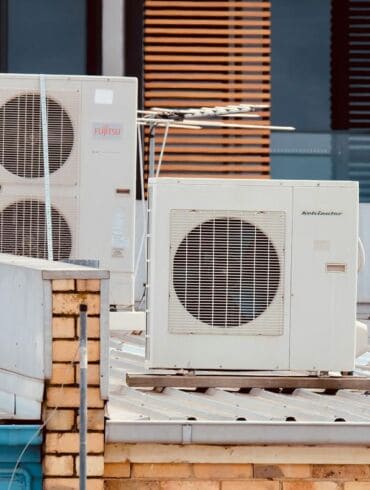 Lietuvą užklupę karščiai augina elektros kainas: ekspertas pataria
