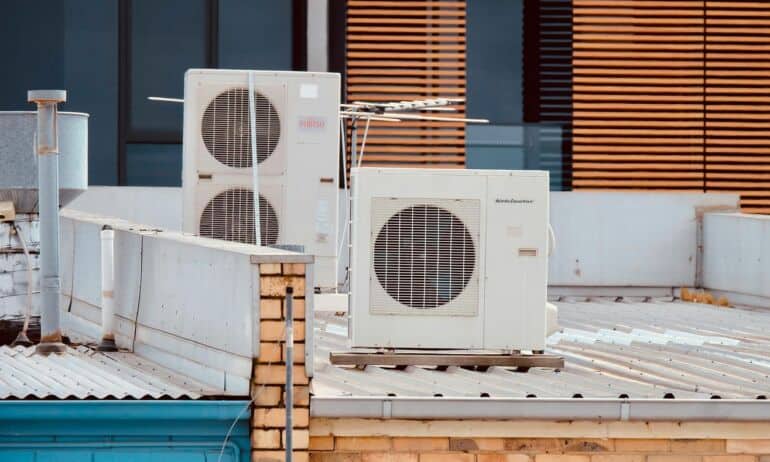 Lietuvą užklupę karščiai augina elektros kainas: ekspertas pataria