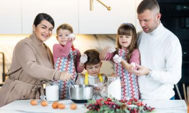Lipnių šeimos lengvai paruošiami šventiniai keksiukai: „Vaikų mylimiausi!”