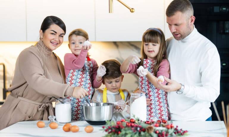 Lipnių šeimos lengvai paruošiami šventiniai keksiukai: „Vaikų mylimiausi!”
