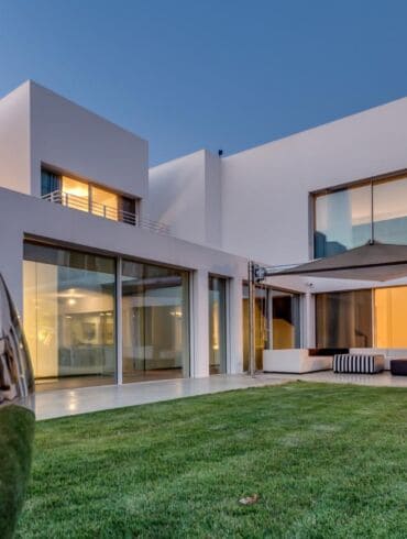 Modernaus stiliaus vila