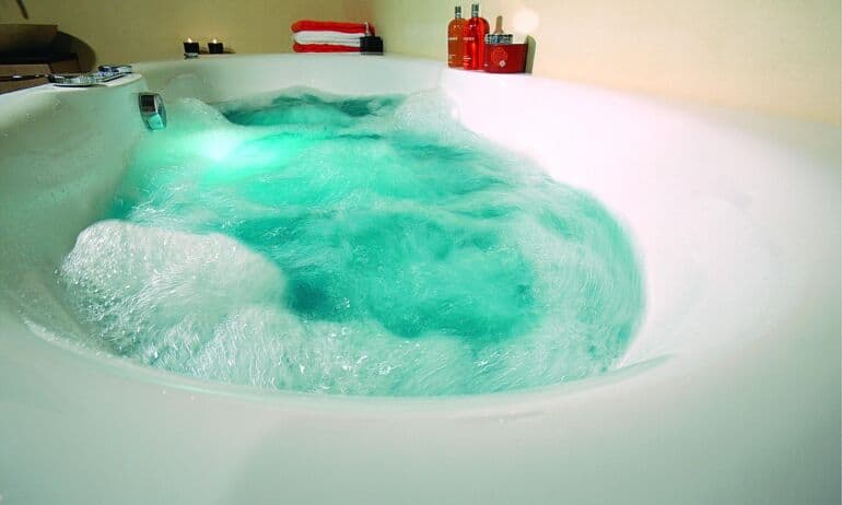Namų SPA: kaip pasirinkti masažinę vonią