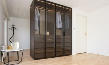 Naujausios drabužinės tendencijos: vitrina madingiausiems sezono drabužiams