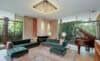 Neabejingiems „mid century“ stiliui: pasižvalgykite po laidų vedėjos Ellen DeGeneres „mid century modern“ stiliaus vilą