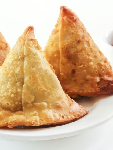 Netikėtai skanu: indiški pyragėliai su daržovėmis – samosa