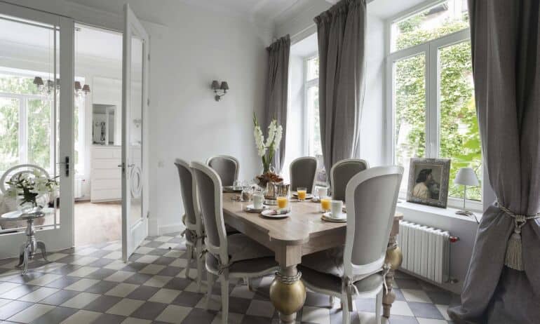Nuostabaus grožio 56 m² butas Vilniaus širdyje: baltos spalvos žaismas