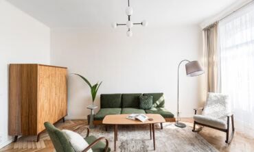 Pasidarys kiekvienas: vienspalvis minimalistinis lubų ir sienų tinkavimas molio tinku (+ video)
