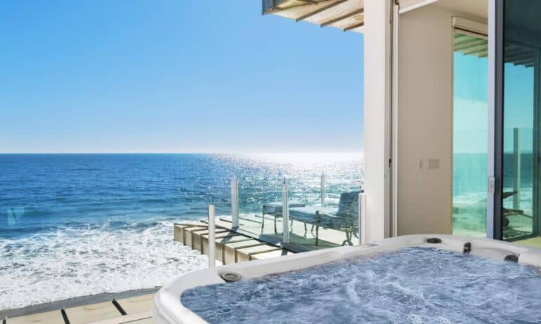 Pasižvalgykite po didžiausio pasaulyje viešbučių tinklo „Hilton“ paveldėtojos Paris Hilton atostogų rezidenciją Malibu (FOTO)