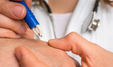 Prasidėjus pavasariui prabudo ir erkės: kokie pavojai tyko ir kaip nuo jų apsisaugoti?