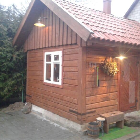 Rąstinė pirtelė už 3000 eurų