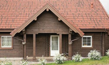 Rąstinėje sodyboje – išgryninta poilsio idėja