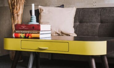 Ryškius daiktus namams kuriantys dekoro kūrėjai: „Į savo gyvenimą patariame įsileisti daugiau spalvų”