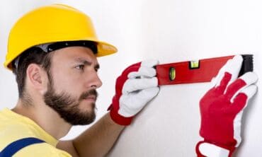 Sienų lyginimas: tinkuoti ar tvirtinti plokštes?