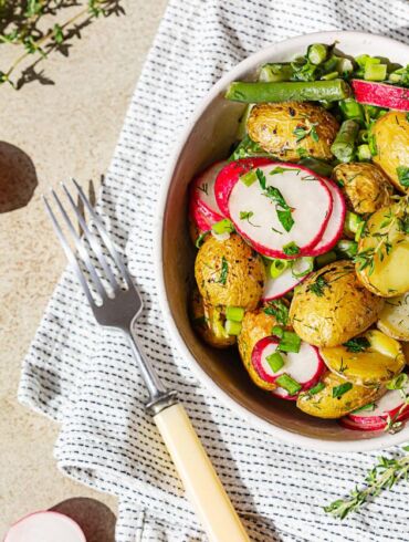 Šiukštu nelaikykite šviežių bulvių taip – pakenksite (+ šviežių bulvių receptas su netikėtu ingredientu)