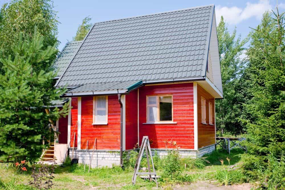 Sodo namelio bėdos po žiemos – kaip tvarkytis?