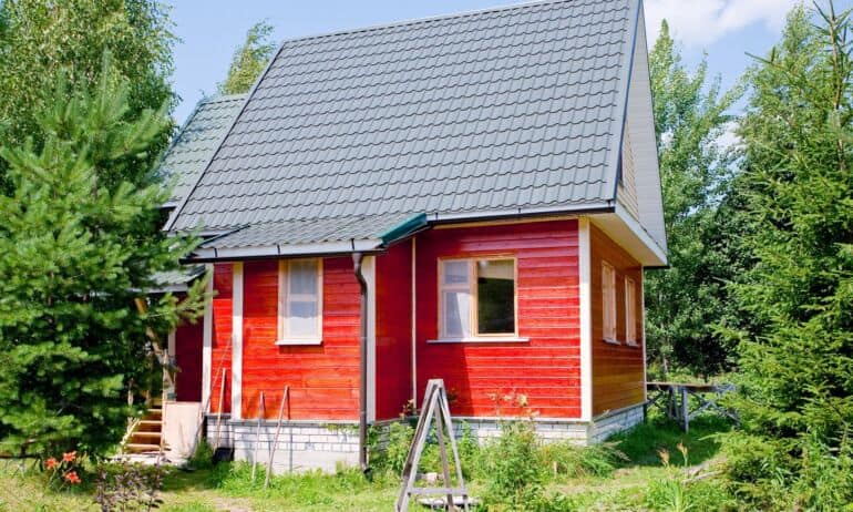 Sodo namelio bėdos po žiemos – kaip tvarkytis?