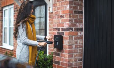Vasaros kelionės elektromobiliu Lietuvoje: kur patogiausia važiuoti atostogoms?