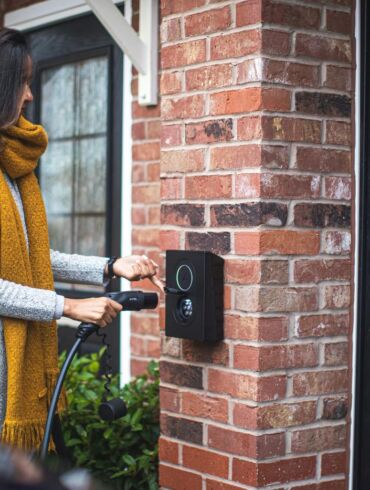 Vasaros kelionės elektromobiliu Lietuvoje: kur patogiausia važiuoti atostogoms?