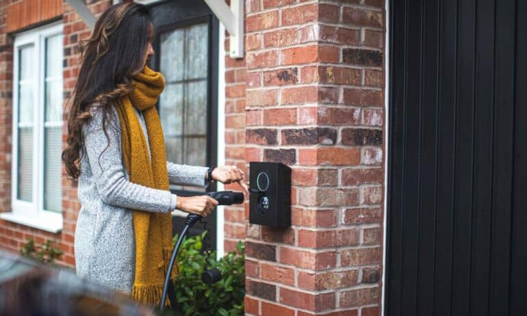 Vasaros kelionės elektromobiliu Lietuvoje: kur patogiausia važiuoti atostogoms?