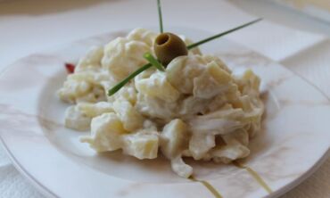 Vietoj baltos mišrainės: bulvių mišrainė